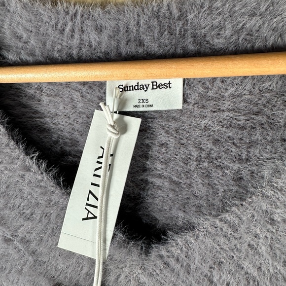 Brand New Aritzia Sunday Best Fuzzy Sweater - Picture 6 of 9